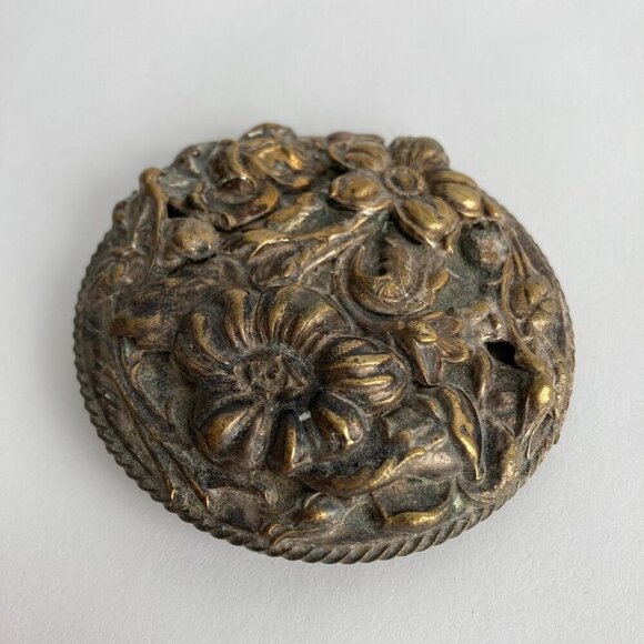 Vintage Victorian Brass Floral Embossed Brooch 2.5" - Picture 3 of 4
